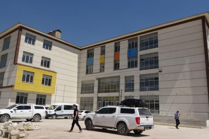 Yüksekova’da okullar yenileniyor