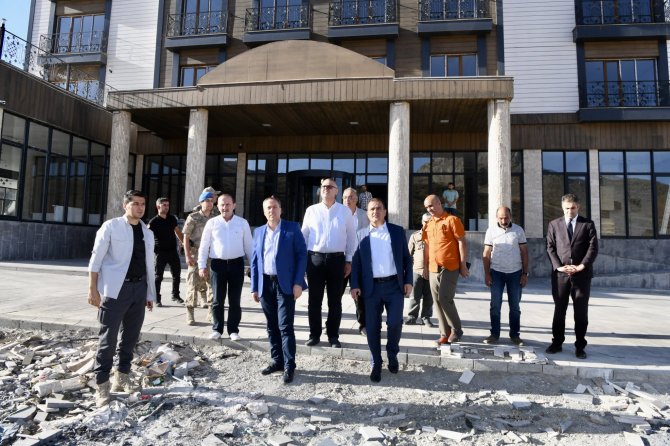 Vali Akbıyık, 5 ayrı noktada incelemelerde bulundu