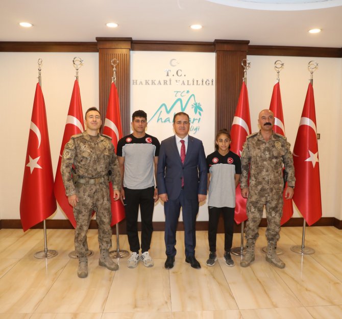 Vali Akbıyık, Balkan ikincisini makamında kabul etti