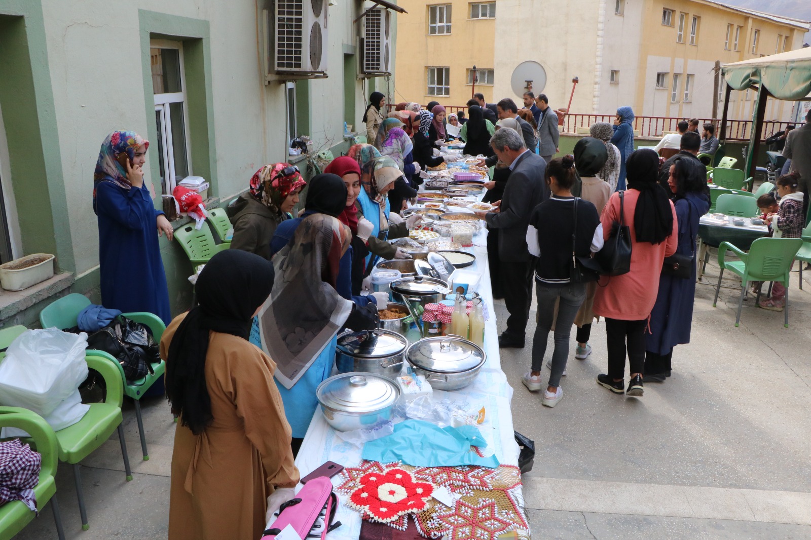 Hakkari'de Müftülüğün kermesine yoğun ilgi