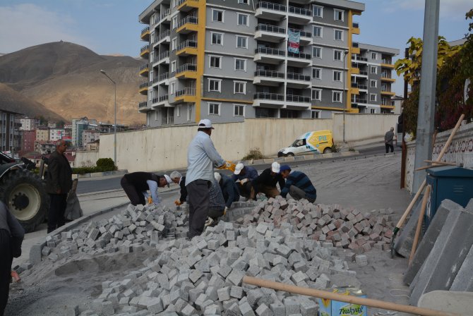 Hakkari begonit taşlarla süsleniyor