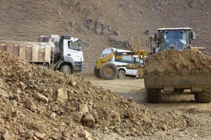 Hakkari'nin en ücra köşelerinde yol çalışması