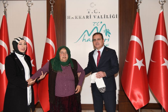 Bilican anneden Vali Akbıyık'a teşekkür ziyareti