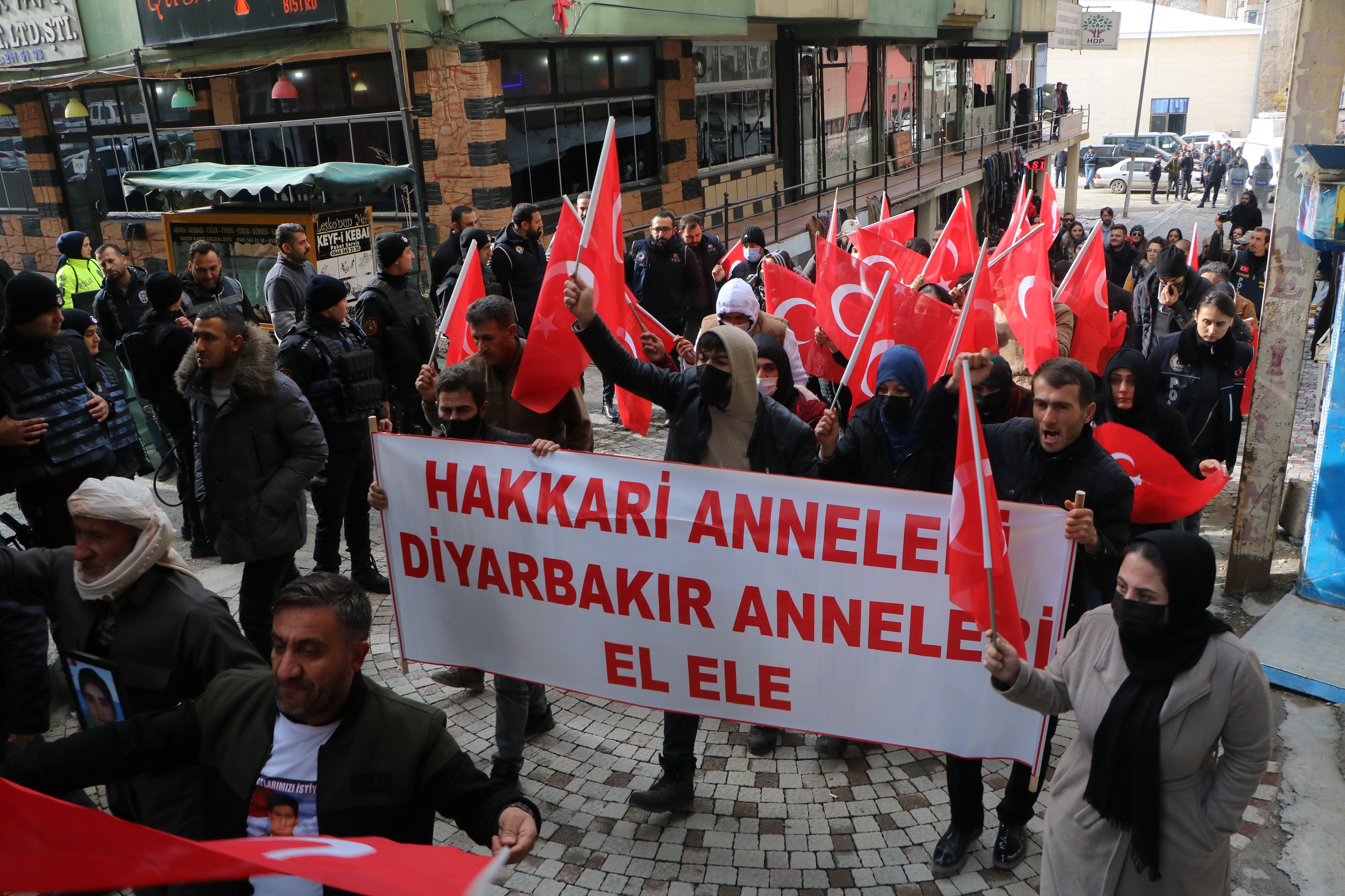 Hakkari'de oturma eylemi 38. haftasında!