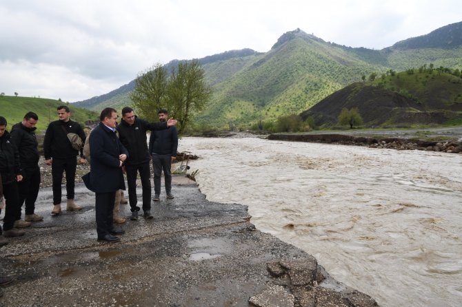 Vali Akbıyık, Derecik sel bölgesinde