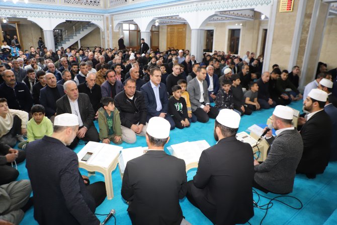 Kadir Gecesinde Vali Akbıyık'a sevgi seli