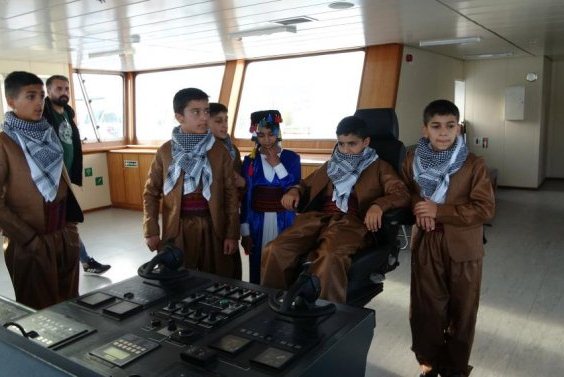 Hakkarili minikler ilk kez feribot heyecanı