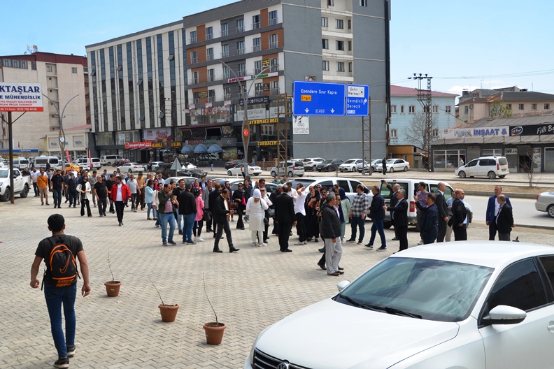 İranlı turizmciler Hakkari ziyaretlerinin ikinci gününde Yüksekova'yı gezdi