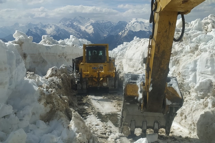 Hakkari'de mayısta karla mücadele çalışması