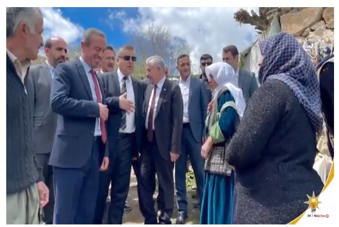 Ak Parti Yüksekova ve Geçitli' ye çıkarma yaptı