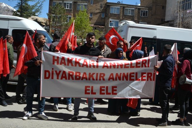 Hakkari’de annelerin evlat nöbeti 44'üncü haftada