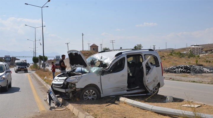 Yüksekova'da trafik kazası: 5 yaralı