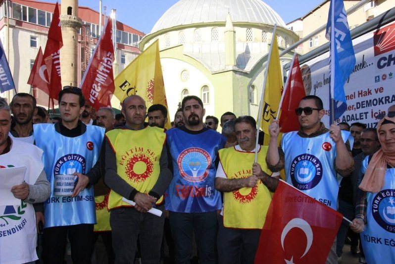 Hakkari'deki eğitimcilerden ‘Promosyon’ protestosu