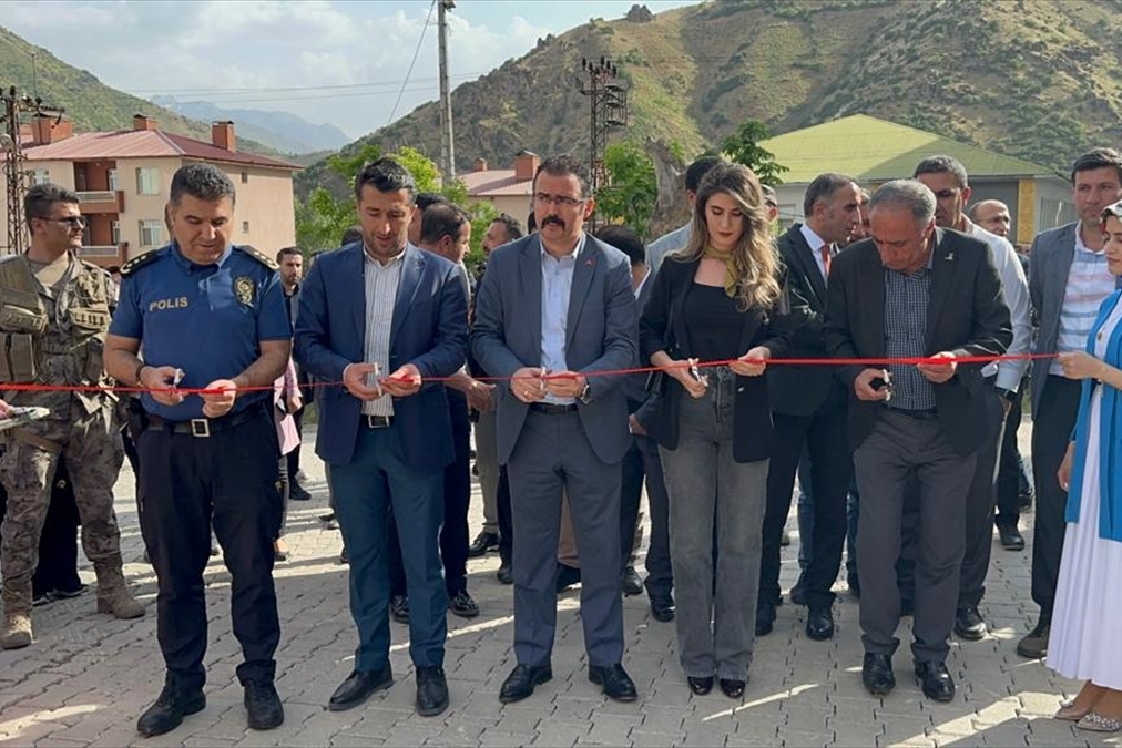 Şemdinli'de yıl sonu sergisi açıldı