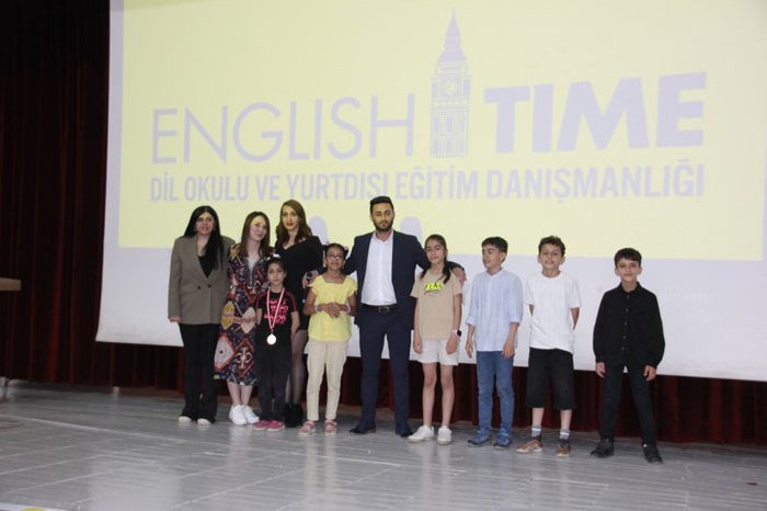 Hakkari'de yıl sonu sergisinde bir ilk
