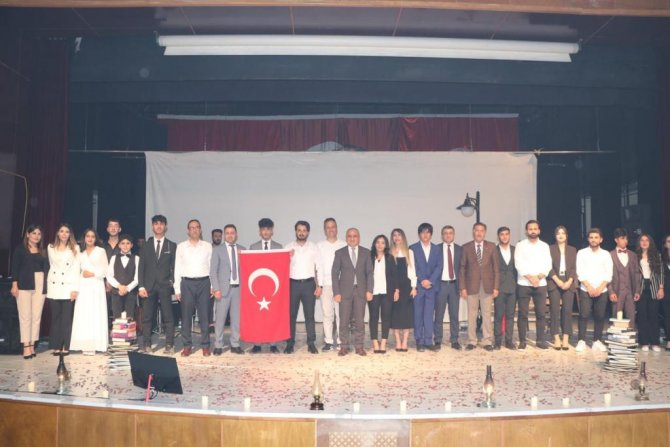 HAKKARİ`DE, ŞİİR YÜKLÜ GECE
