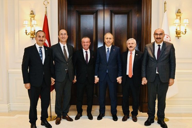AK Parti heyeti Ankara'ya çıkarma yaptı