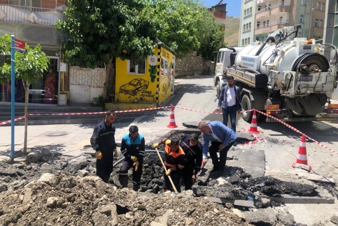 Hakkari'de kanalizasyon arızaları ile mücadele