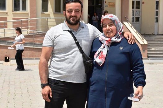 Hakkari'de anne oğul YKS heyecanını birlikte yaşadı