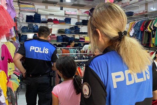 Hakkari polisi sevindirmeye devam ediyor