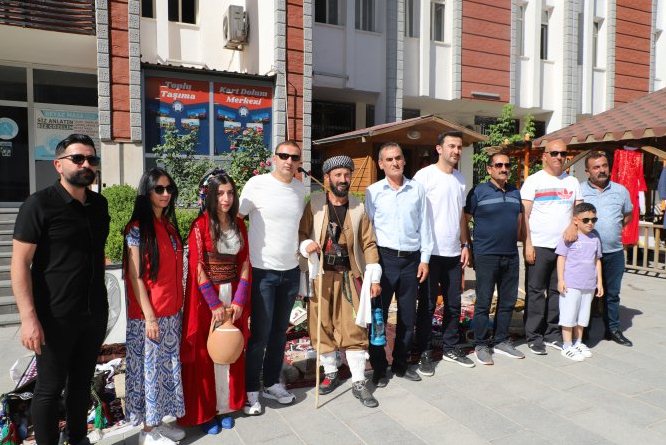 Hakkari'nin geçmiş kültürü sergide tanıtıldı