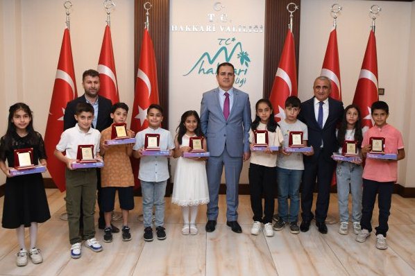 Başarılı öğrencilere ödül