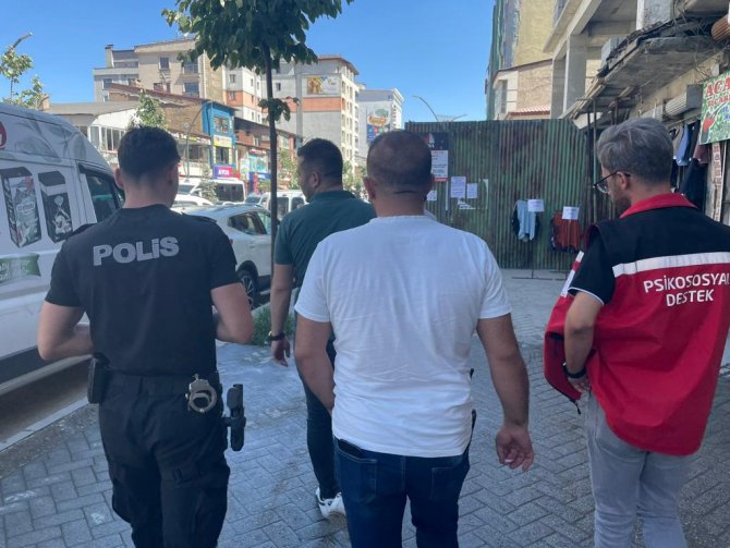 Hakkari'de mobil ekipler çocuklar için sahada