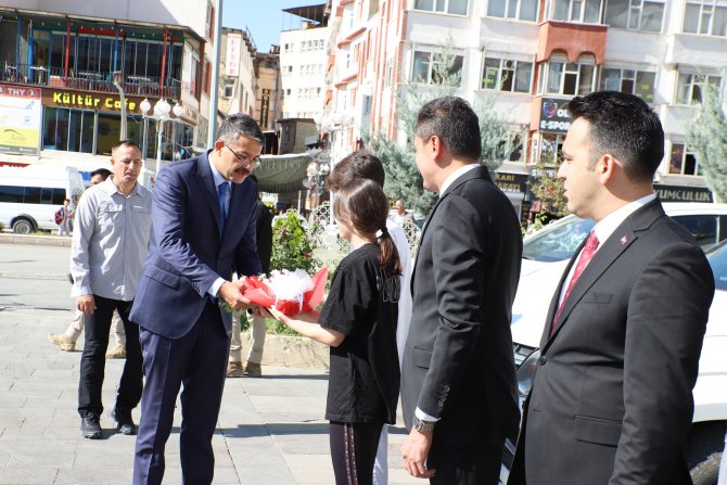 Hakkari Valisi Çelik göreve başladı