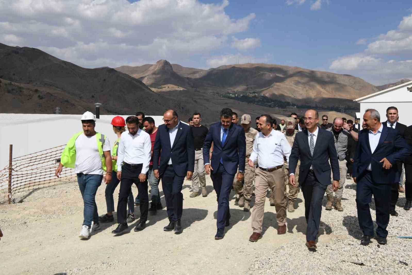 Vali Çelik: Hakkari'nin 30 yıllık çöp sorunu çözülecek