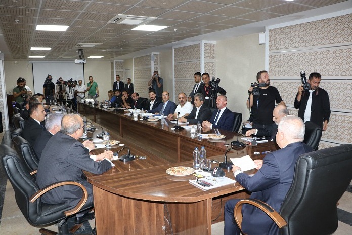 Bakan Güler Hakkari'de temaslarda bulundu