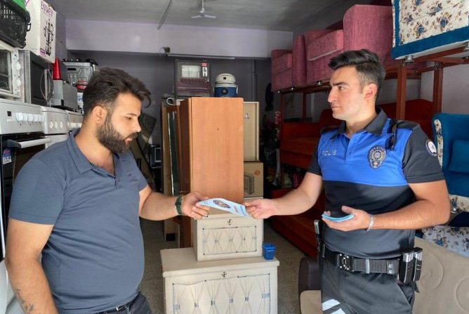 Hakkari polisi dolandırıcılığa karşı broşür dağıttı
