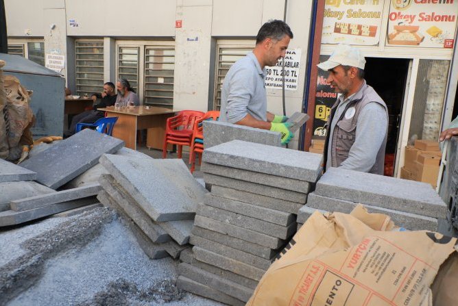 Hakkari'de tahrip olan kaldırımlar yenileniyor