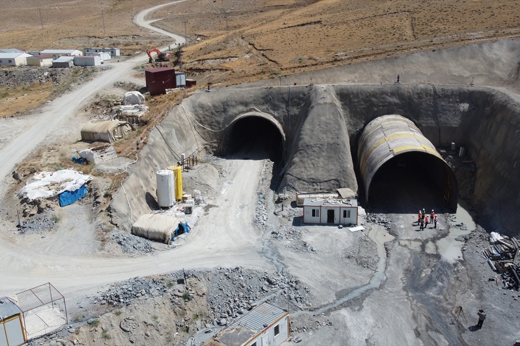 Van-Hakkari kara yolunda ulaşım Güzeldere Tüneli ile daha güvenli olacak