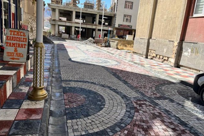 Hakkari caddeleri modern görünüme kavuşuyor