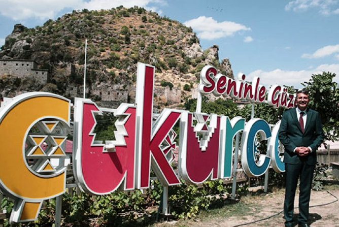 Vali Çelik, Sınırda vatandaşlarla bir araya geldi