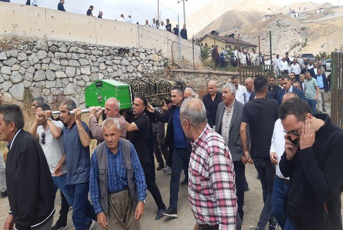 Kanat önderi Atlı binlerin katılımı ile toprağa verildi