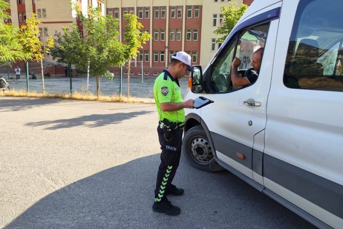 Hakkari emniyeti tedbirleri elden bırakmıyor