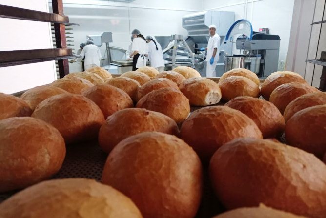 Hakkari'deki meslek okulunda ekmek üretimi