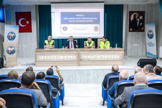 Hakkari'de okul servis şoförlerine eğitim verildi