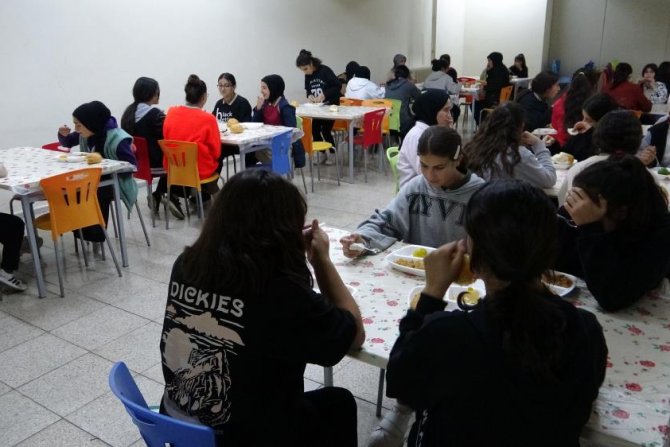 Taşımalı öğrencilere sıcak yemek hizmeti