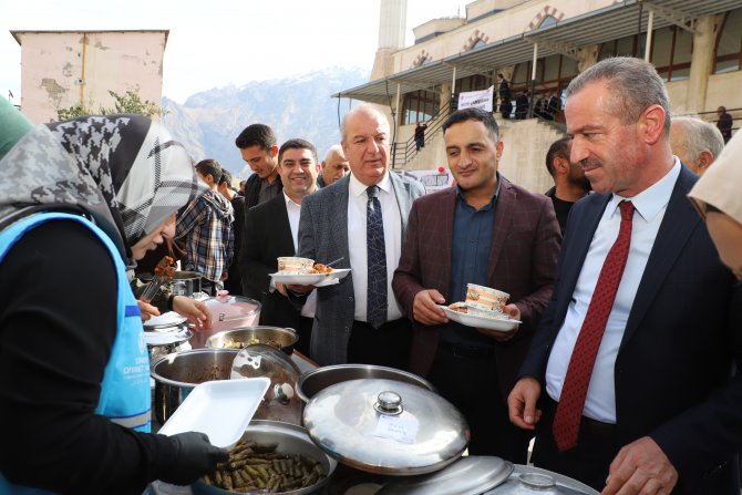 Hakkari'de "Filistin'e destek amaçlı hayır çarşısı kuruldu"