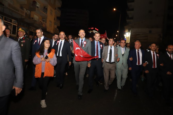 Hakkari'de Cumhuriyet yürüyüşüne binler katıldı