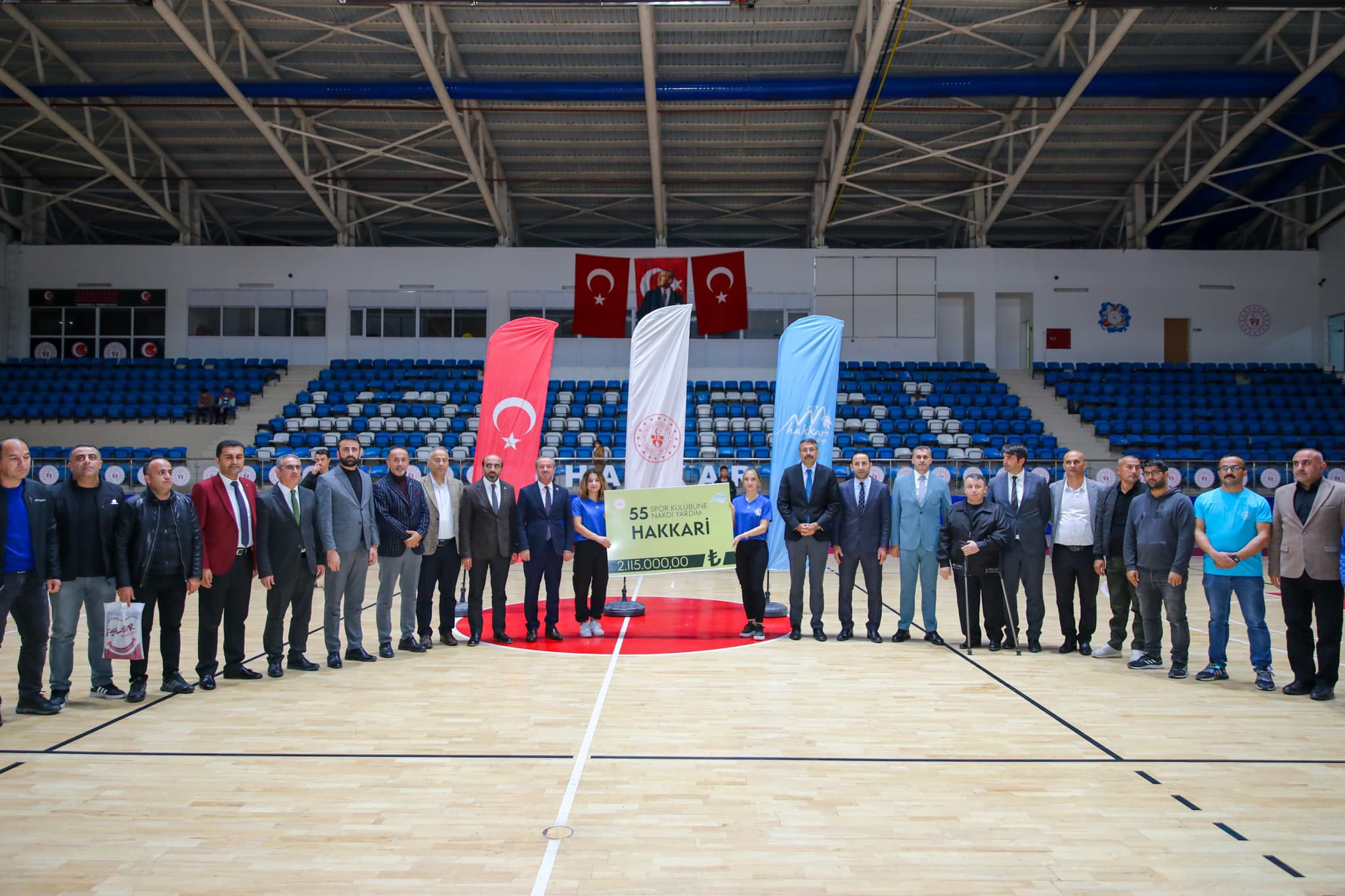 Vali Çelik'ten spor kulüplerine 2 milyon TL destek!