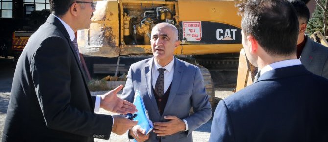 Vali Ali Çelik "Kamu yatırımlarını denetledi"