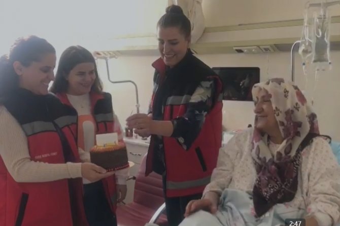 YADES ekibinden doğum günü sürprizi