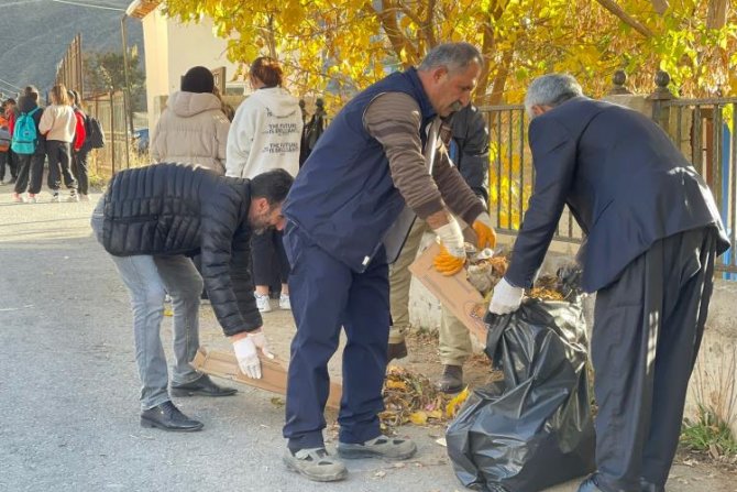 Hakkari okullar bölgesinde çevre temizliği başlatıldı