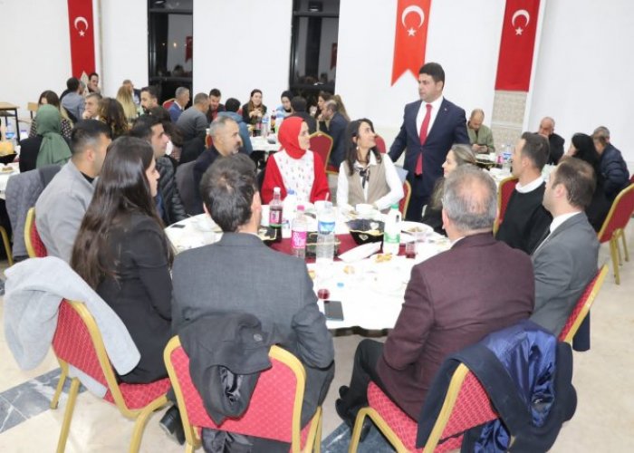 Vali Çelik, öğretmenlerle yemekte bir araya geldi