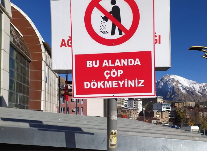 Hakkari'de "uyarı levhaları asıldı"
