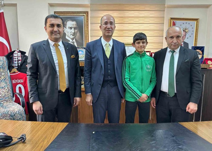 Başkan Büyüksu, Türkiye şampiyonu olan Bülent Düzen’i makamında ağırladı