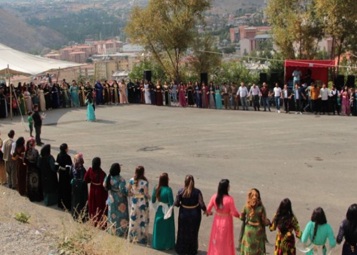Evlenemeyen gençler Vali Çelik’e seslendi!